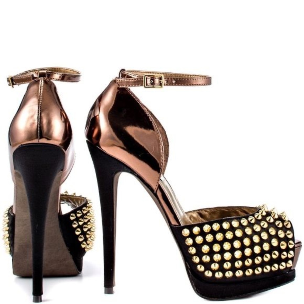 Steve Madden Gold Stud Toe